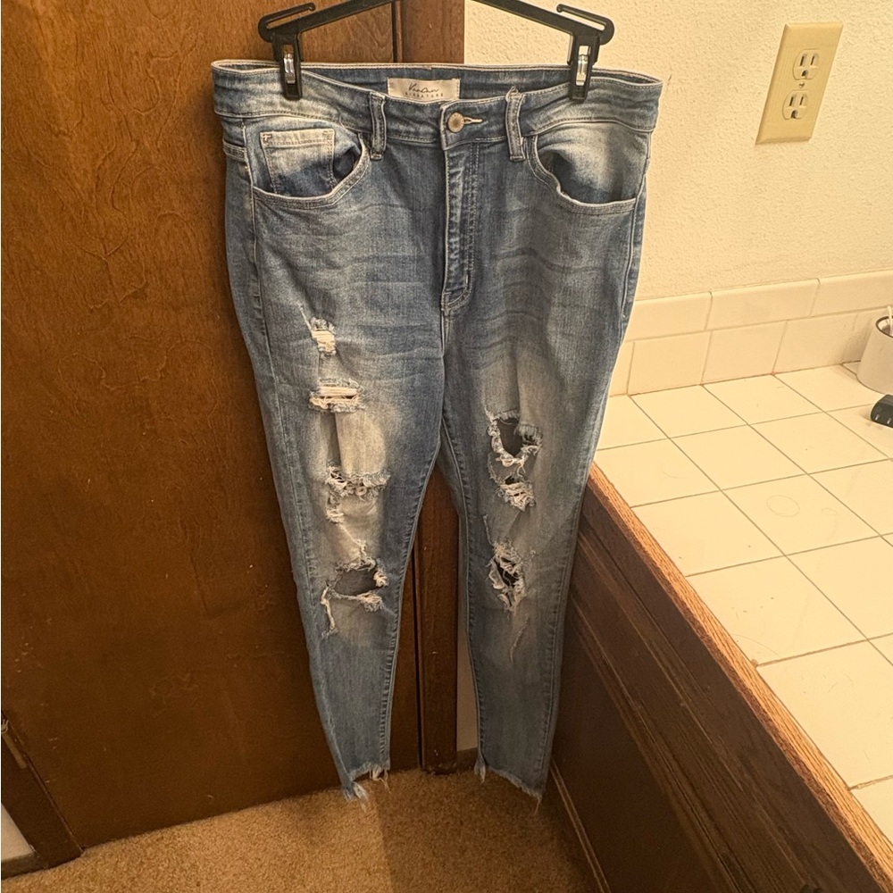 Kancan mid rise Skinny Jean distressed